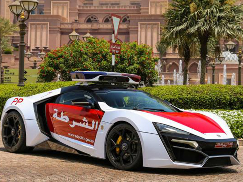 واحدة من أندر السيارات في العالم تنضم لأسطول سيارات شرطة أبوظبي... تكلفتها 3.4 مليون دولار